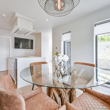 Вілла 1 The Nest - Luxury Modern House Nr Beach & Bars With Sea Views & Free Parking Чарлстаун Екстер'єр фото